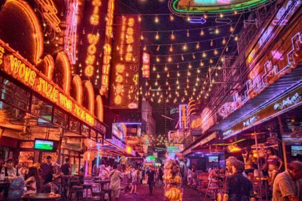 Blick in die Soi Cowboy mit den berüchtigten Bars, vor Covid-19.