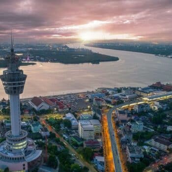 Der Aussichtsturm in Samut Prakarn wird nun nach einer über 10-jährigen Bauzeit eröffnet.