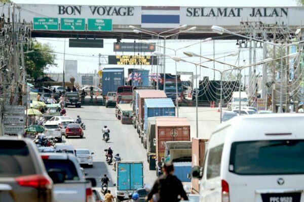 Der Tourismus in Thailand wächst, an den südlichen Grenzen werden täglich Tausende von Menschen gesehen.