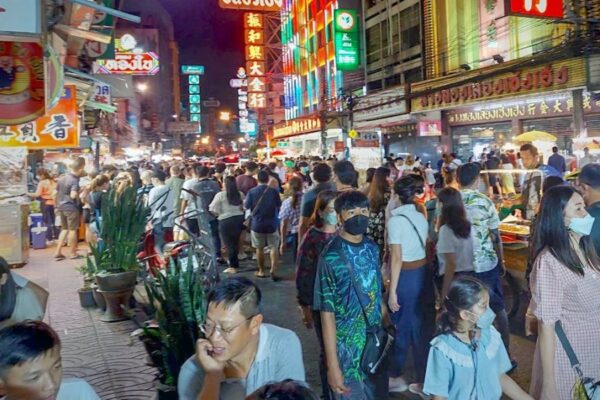 Die Yaowarat Road in Bangkok, eine der coolsten der Straßen der Welt.