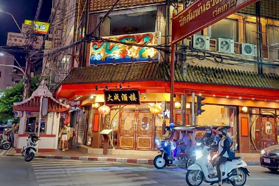 Die Yaowarat Road in Bangkok, eine der coolsten der Straßen der Welt.