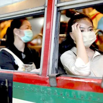 Gesichtsmasken sind in öffentlichen Verkehrsmitteln in Thailand weiterhin vorgeschrieben