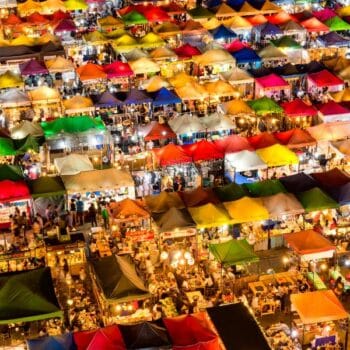 Die Tourismusbehörde rechnet mit mehr als drei Millionen Reisenden während der beiden Feiertage zum Todestag Seiner Majestät König Bhumibol Adulyadej des Großen.