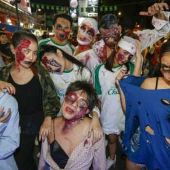 Die Halloween-Nacht wurde 2019 in der Khao San Road organisiert. Am 31. Oktober wird es ein gruseliges Comeback geben, mit einer Halloween Party, die den Tourismus in Bangkok ankurbeln soll, während sich die Stadt von der Covid-19-Pandemie erholt.
