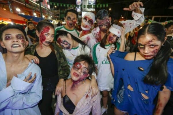 Die Halloween-Nacht wurde 2019 in der Khao San Road organisiert. Am 31. Oktober wird es ein gruseliges Comeback geben, mit einer Halloween Party, die den Tourismus in Bangkok ankurbeln soll, während sich die Stadt von der Covid-19-Pandemie erholt.