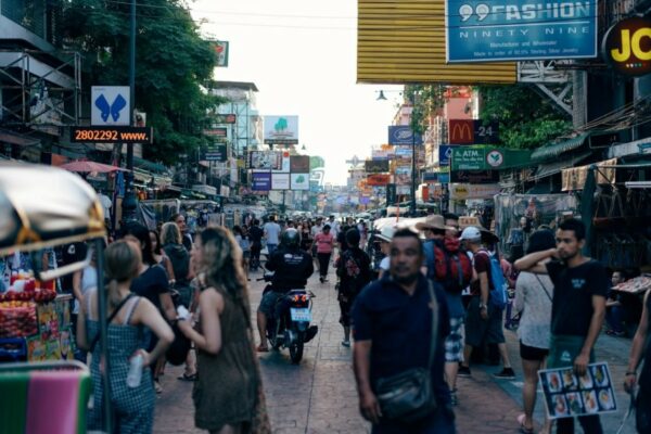 Thailand ruft Westler auf, die Heizung abzustellen und lieber nach Thailand zu kommen als hohe Energierechnungen zu bezahlen.