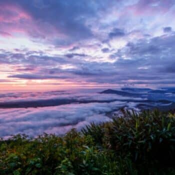 Sonnenaufgang im Phu Ruea National Park, Loei, Thailand.