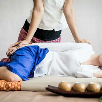 Eine traditionelle Thai Massage ist die zweitbeliebteste Aktivität von Touristen in Thailand.
