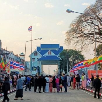 Nach 3-jähriger Schließung, wurde die Landgrenze zwischen Myanmar und Thailand wiedereröffnet.