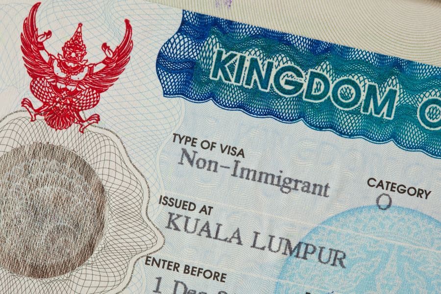 Im Moment ist noch nicht klar, ob Touristen (aus 64 Ländern), die ab dem 1. April nach Thailand einreisen, 30 oder 45 Tage visumfreien Aufenthalt im Königreich gewährt wird.