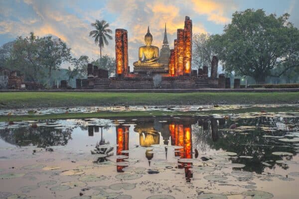 Buddha-Statue im Sukhothai Historical Park in Nordthailand