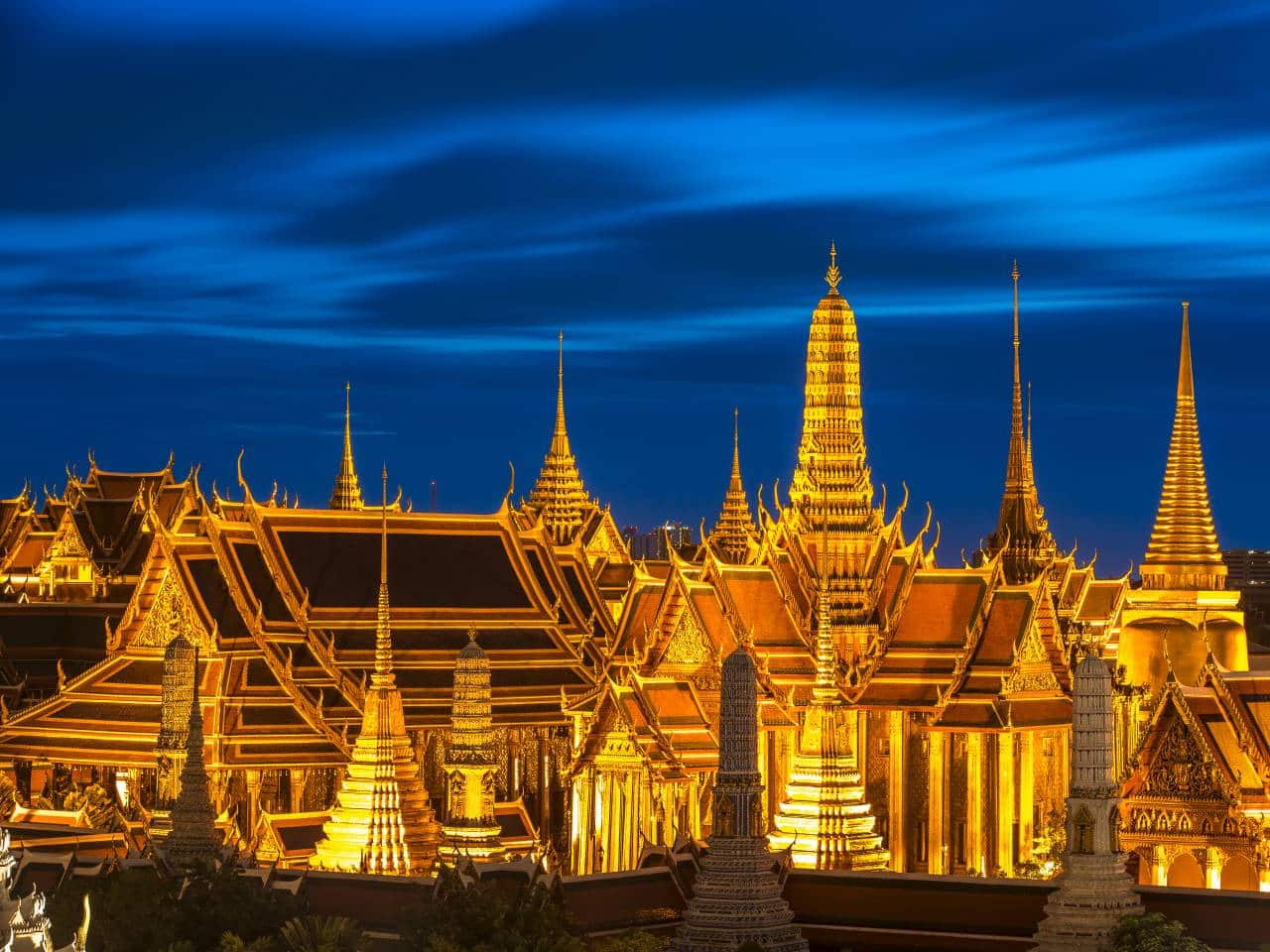 Wat Phra Kaew und Königspalast in Bangkok während einer Loy Krathong Rundreise durch Thailand