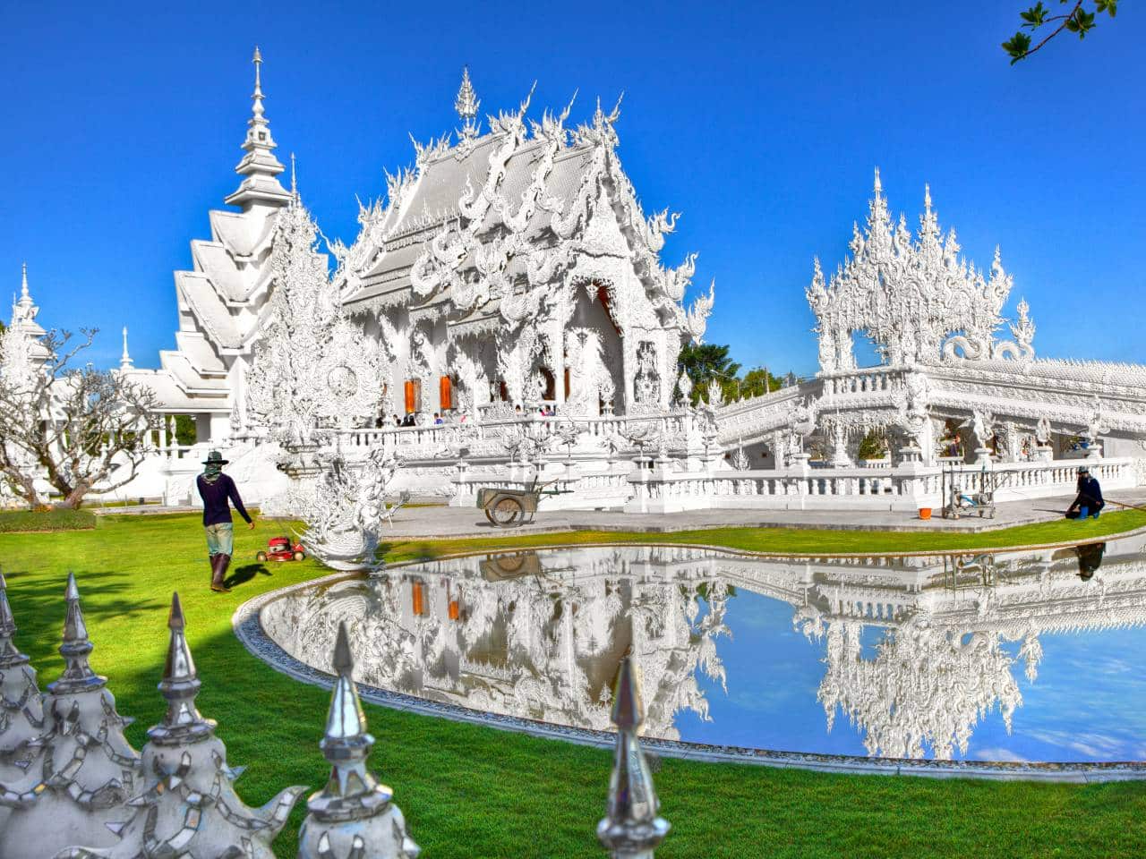 Wat Rong Khun Weißer Tempel in Chiang Rai während einer Loy Krathong Rundreise durch Nordthailand