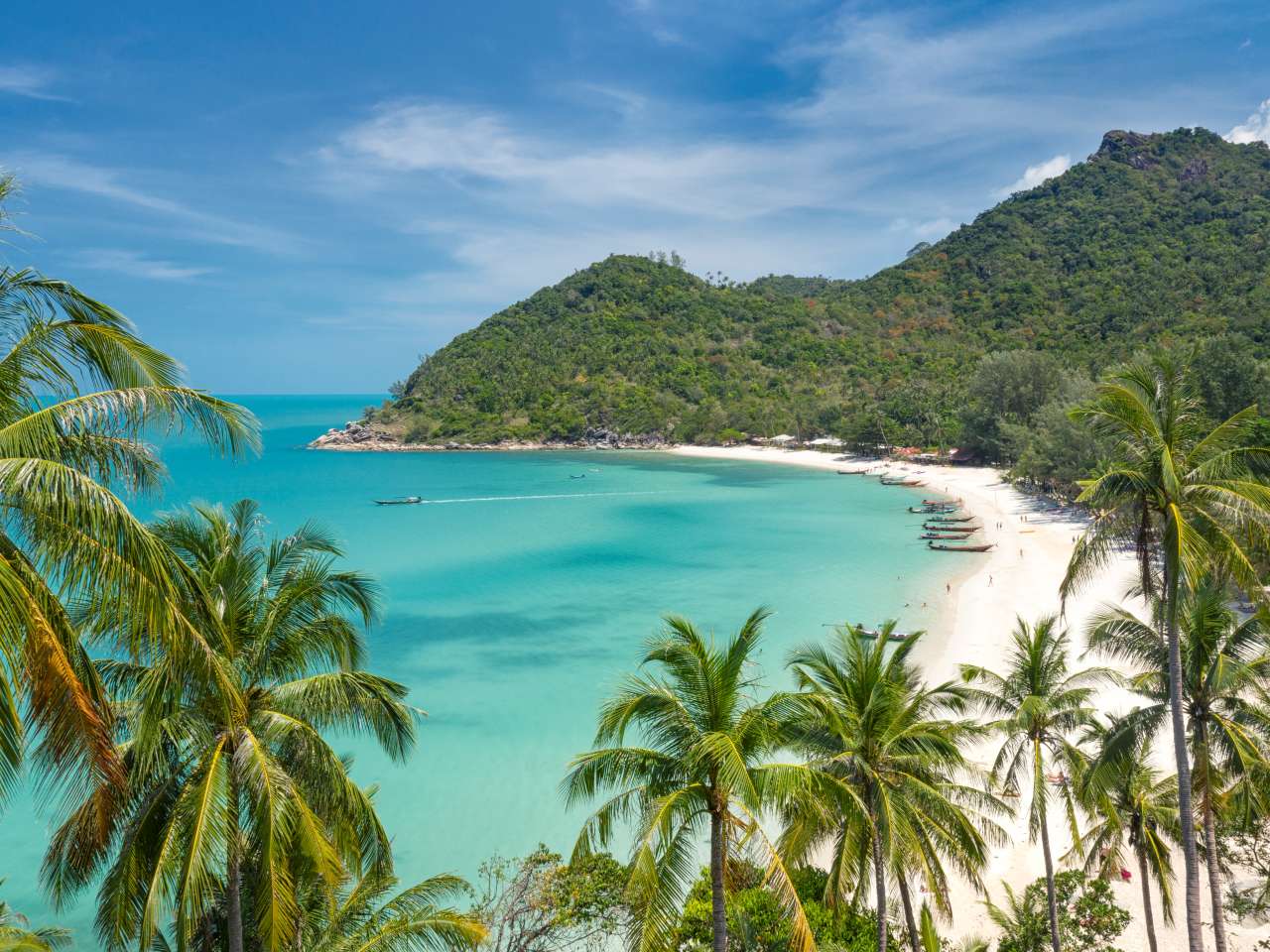 Bottle Beach auf Koh Phangan mit Palmen und türkisfarbenem Wasser