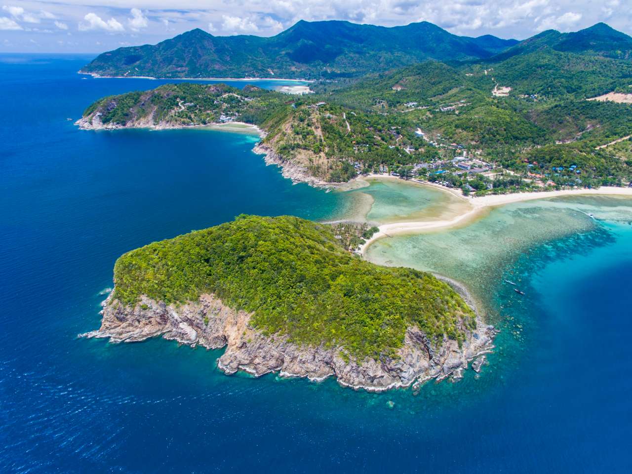 Maehaad Bay und Koh Ma auf Koh Phangan aus der Luft