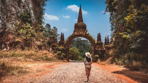 Khao Na Nai Luang Dharma Park in Surat Thani auf einer Thailand Rundreise