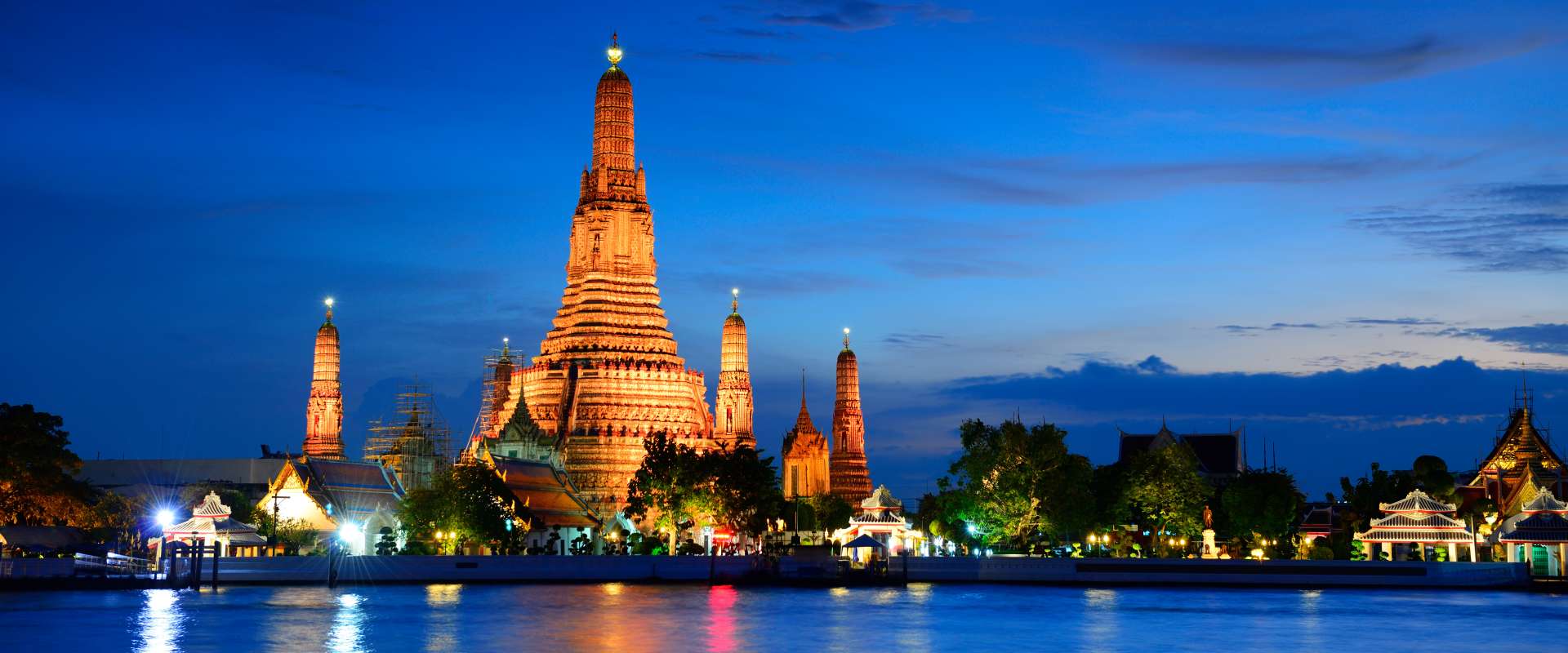 Wat Arun in Bangkok bei Nacht als Auftakt einer Thailand Rundreise 3 Wochen