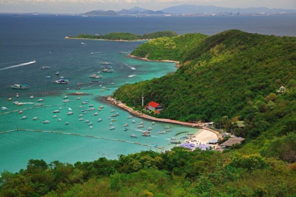 Blick auf Koh Larn und Pattaya vom Aussichtspunkt auf Koh Larn